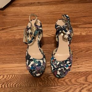 Butterfly platform heel